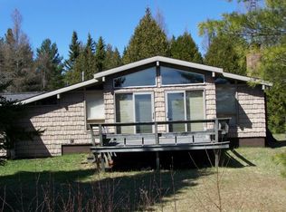 12537 W Beach Rd, Naubinway, MI 49762