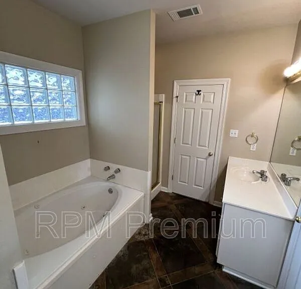 5557 Arialo Dr — Photo 17