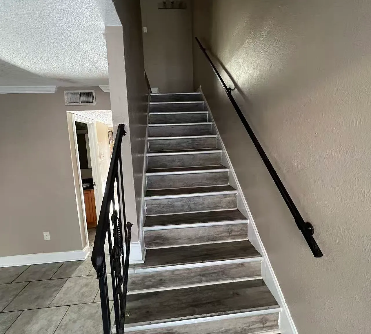 2 bed, 1.5 bath, $1,200 — Photo 4