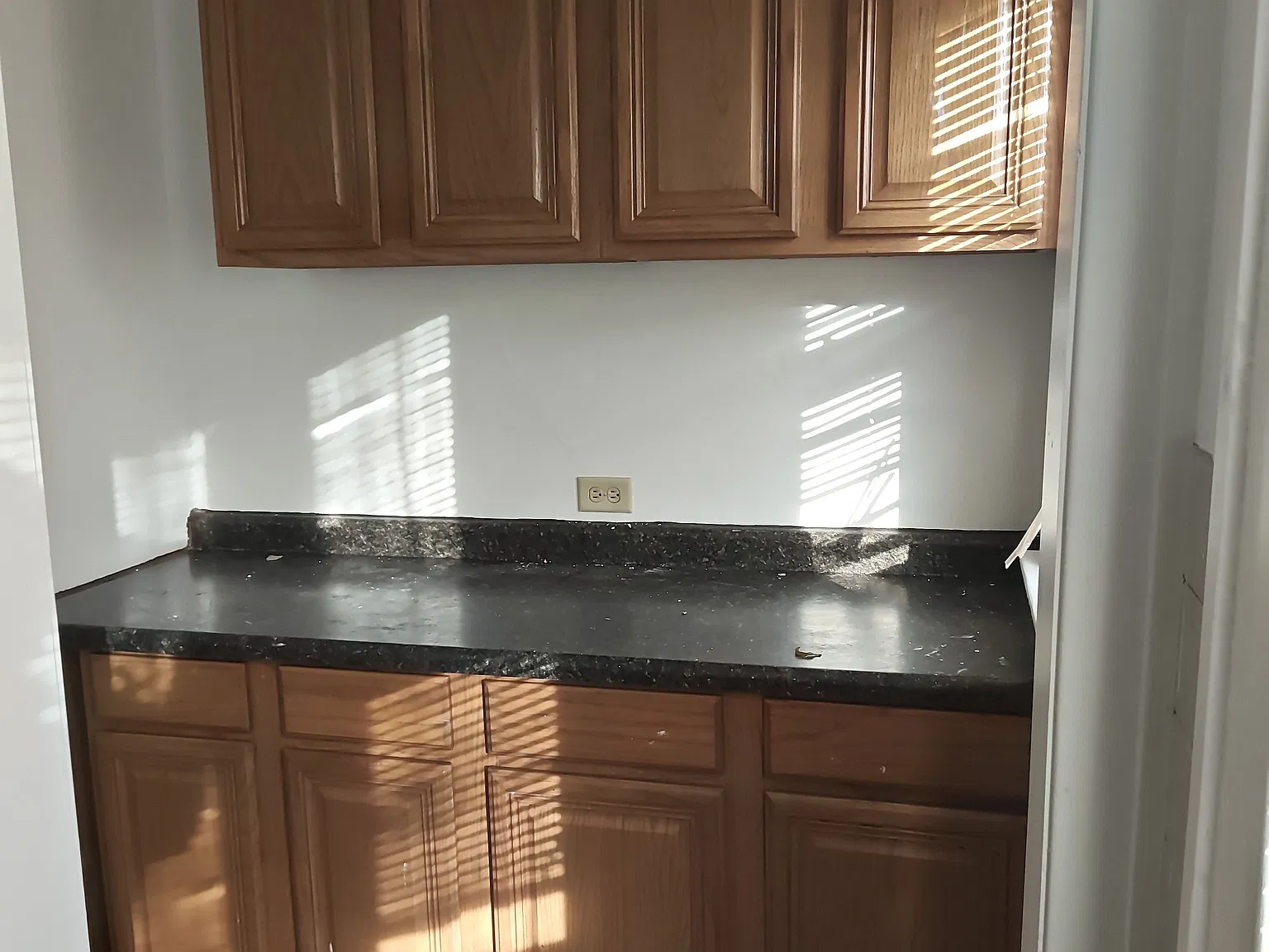 Nice and spacious 2 bedroom lower unit. — Photo 4