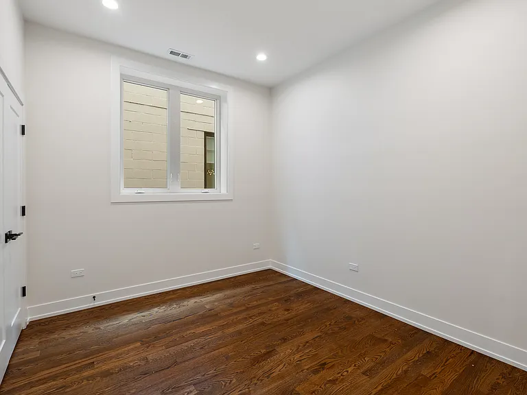 416 E 50th Pl #1W — Photo 22