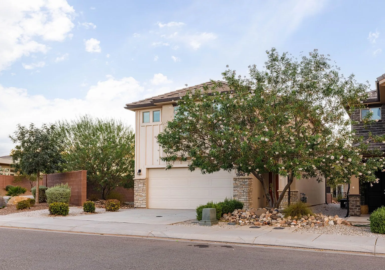 4 bed | 2 1/2 bath | 2 car garage in Desert Canyon with washer/dryer/fridge — Photo 3