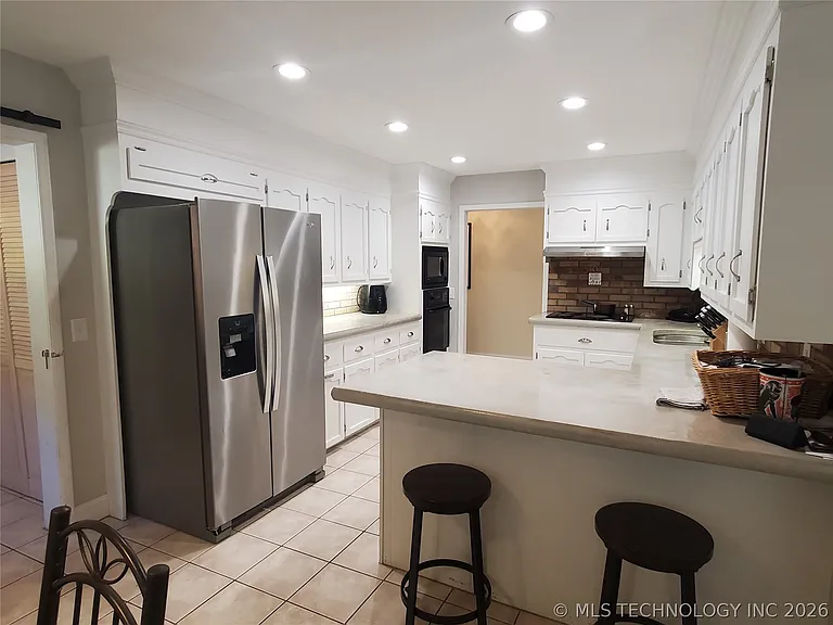 9336 S Lakewood Ave — Photo 8