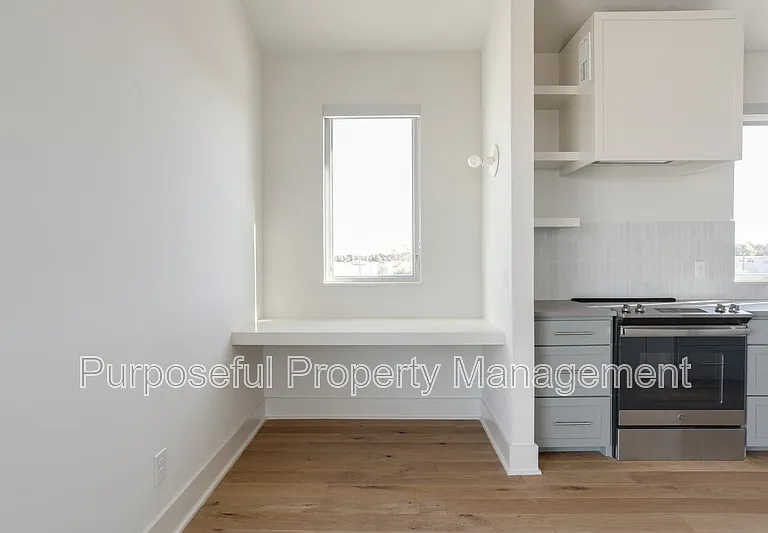 934 Hangar Dr #9 — Photo 16