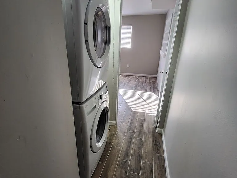 1041 W Elna Rae St — Photo 9