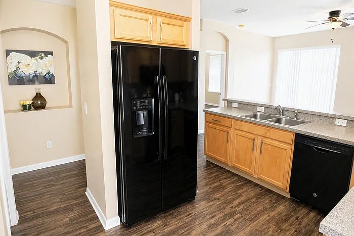 3 bed, 2.0 bath, 1592 sqft, $1,995 — Photo 4