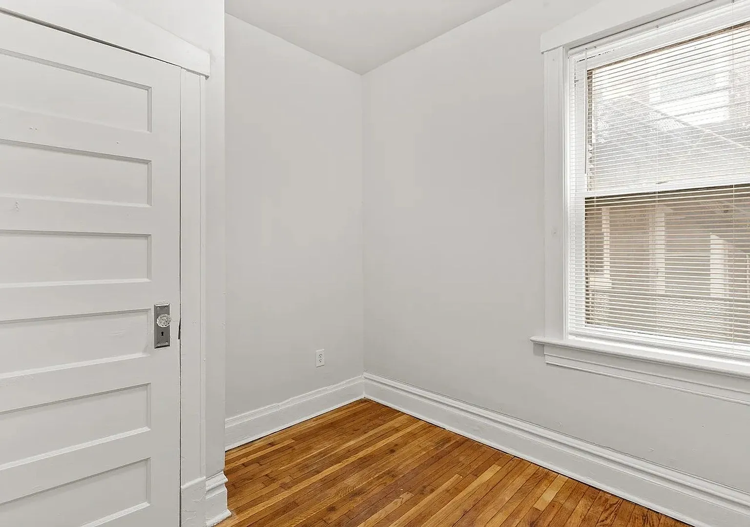 3176 Gustine Ave — Photo 3