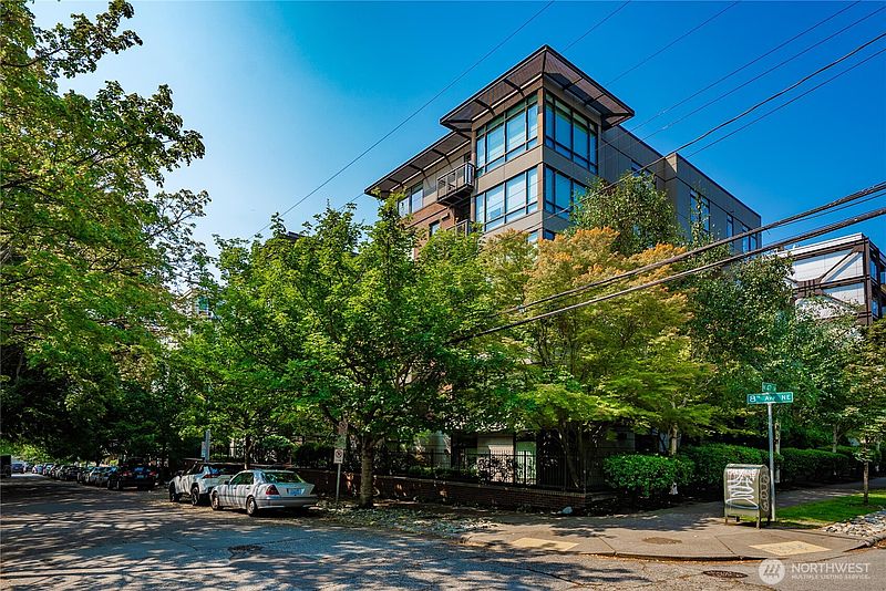 4th image of 4547 8th Avenue NE #504