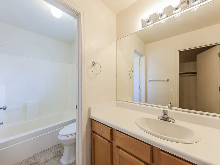 15019 W Port Au Prince Ln — Photo 12