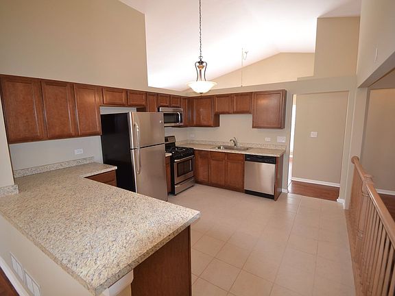 5th image of 1021 Cambridge Dr