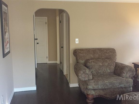4th image of 22420 Gaukler St