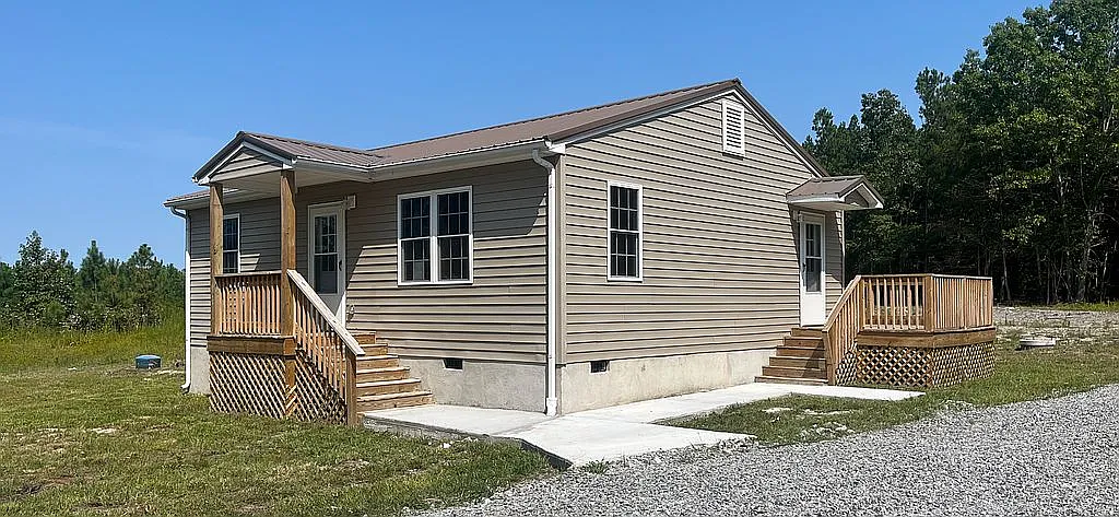 526 Edmonds Ln photo 1