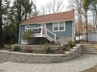 65 Oakwood Dr, Wayne, NJ