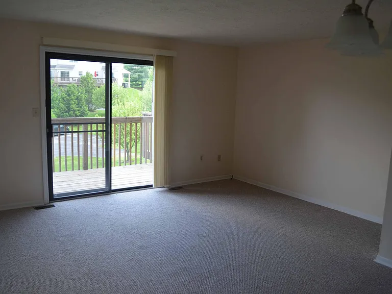 130 Woodhaven Dr — Photo 2