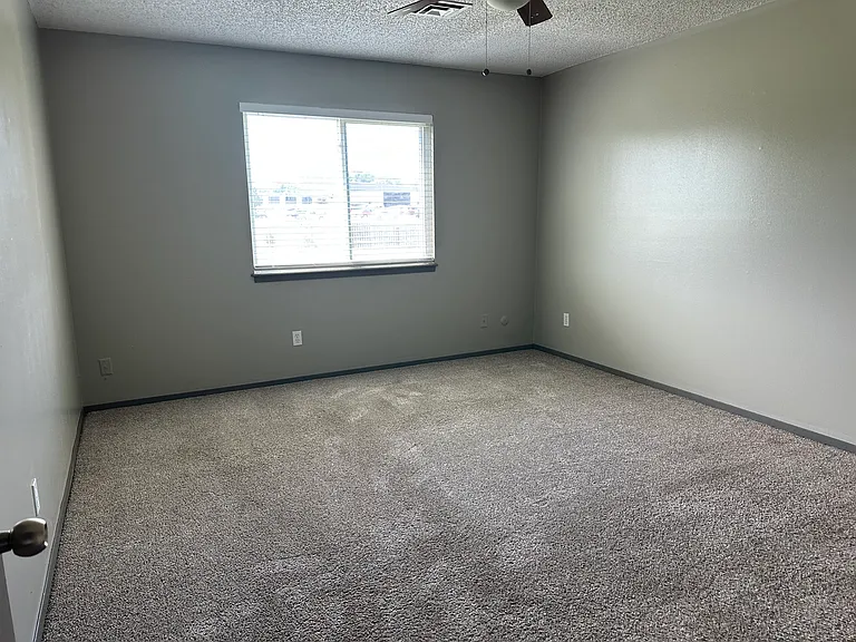 2367 S White Oak Dr — Photo 12
