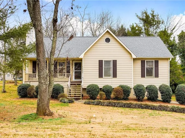 4809 Barkas Dr, Winston Salem, NC 27106