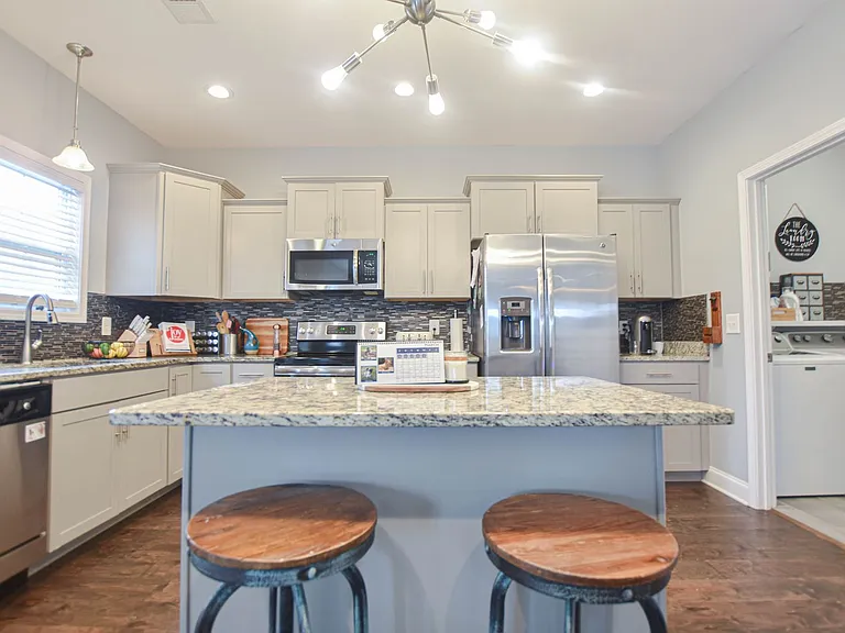 1048 Barnhill Rd — Photo 6