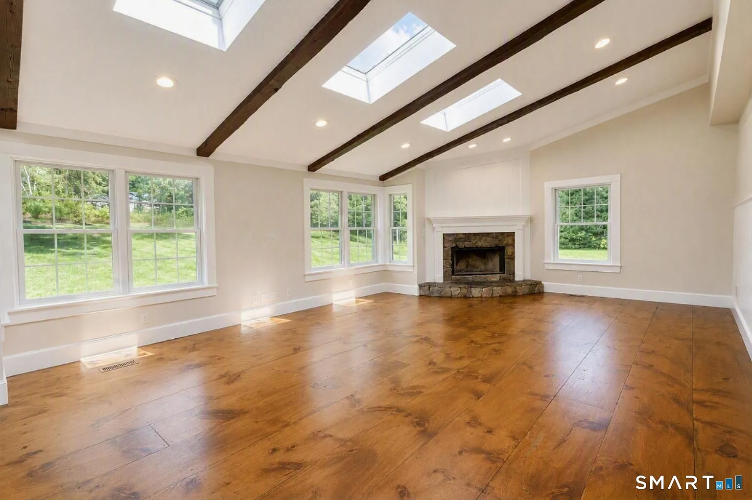 4 bed, 2.5 bath, 3496 sqft, $4,900 — Photo 4