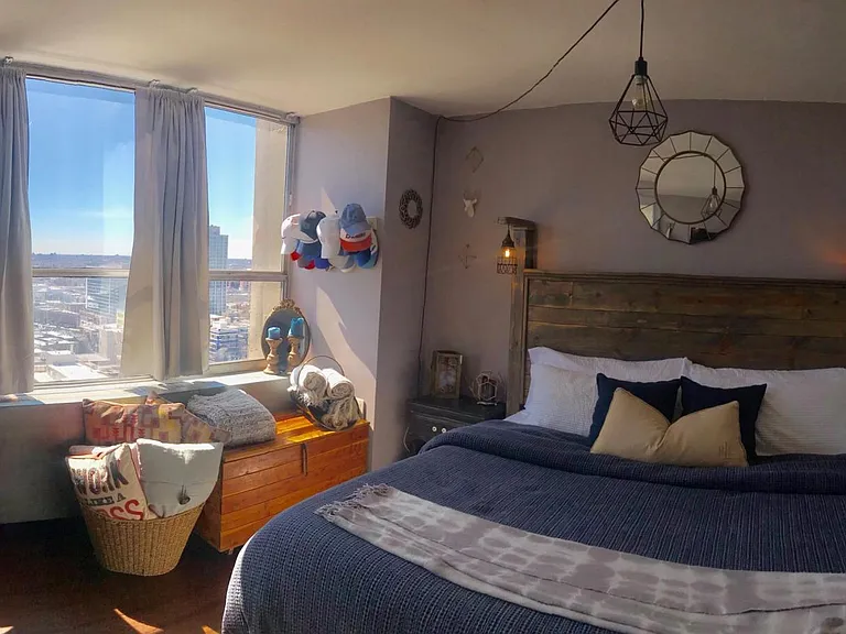 Large Bedroom with Large Closet - Southern View of Skyline