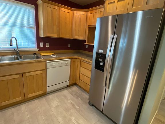 5th image of 1657 NE Lotus Dr Unit 01