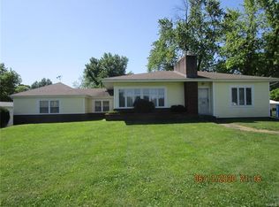 12 Circle Dr, Fairview Heights, IL 62208