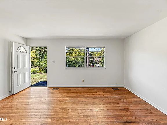 3rd image of 1700 S Hills Dr