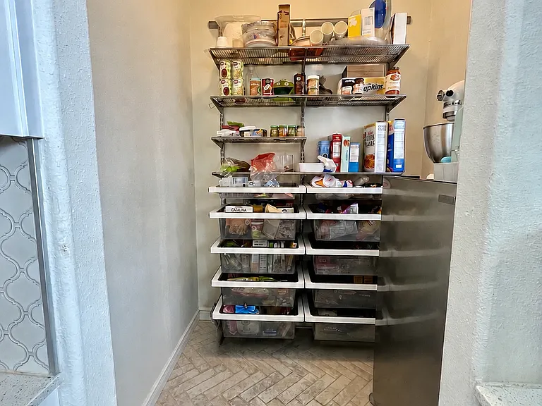 222 Thornton Ln — Photo 13