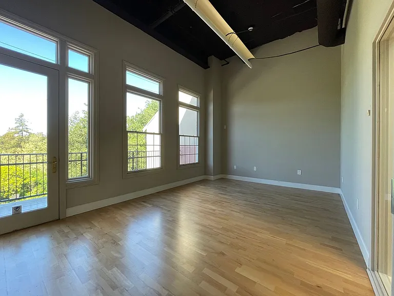41 E Main St — Photo 4