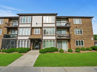 4924 Circle Ct APT 401, Crestwood, IL 60418