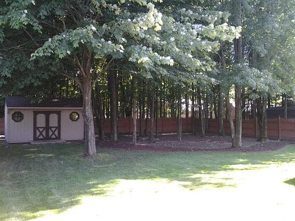 3rd image of 21367 Creekside Dr