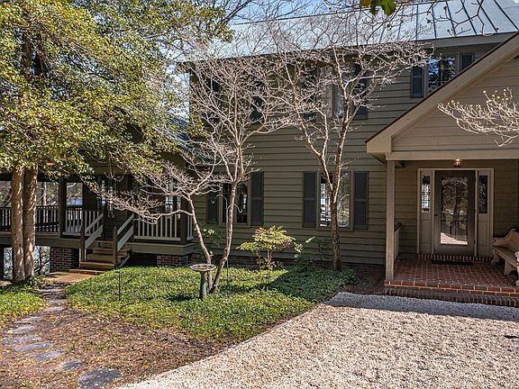 4th image of 85 Trobrador Ln