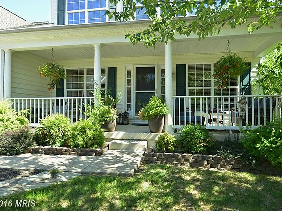 2nd image of 718 Emerald Hill Dr NE