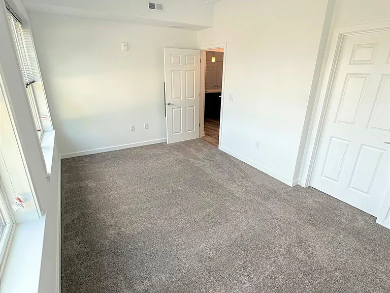 660 E Cypress St — Photo 7