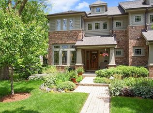 207 N Larch Ave, Elmhurst, IL 60126