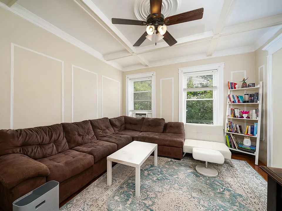 66 Romaine Ave #12