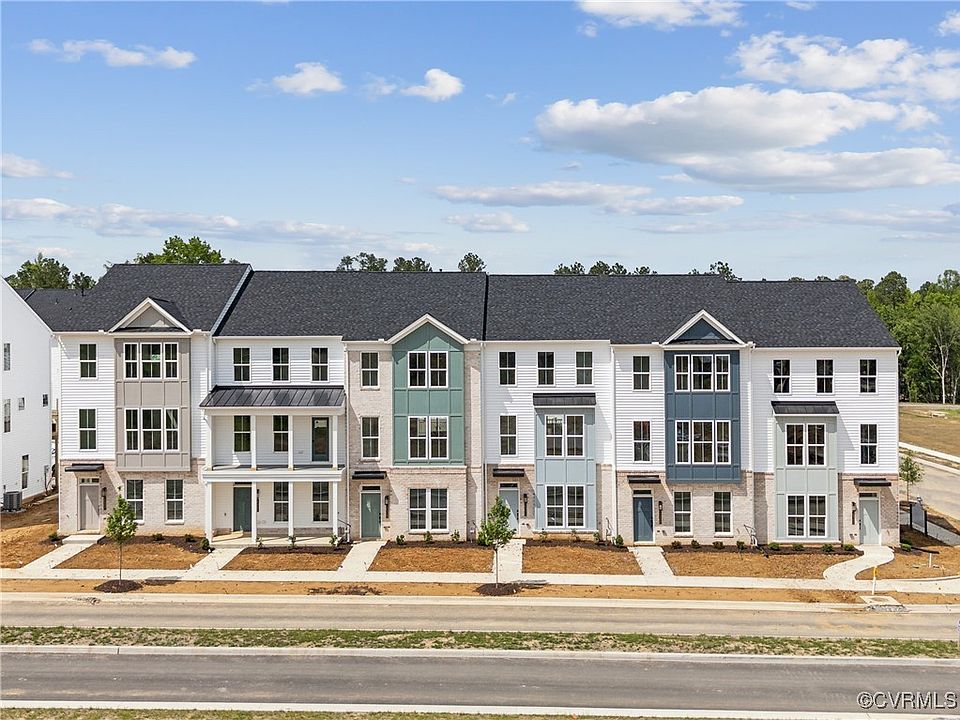 2nd image of 15300 Oasis Sun Aly