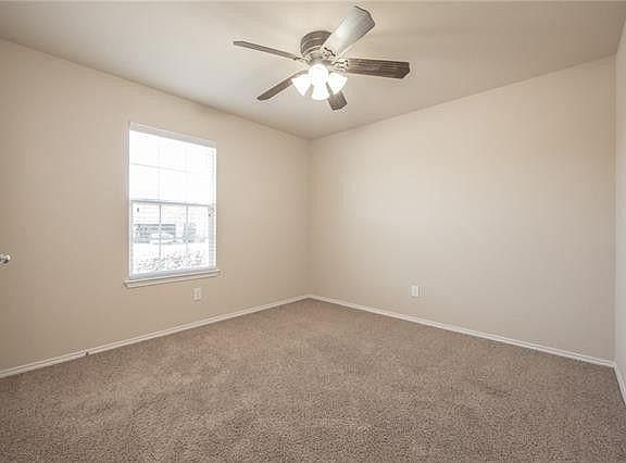 3rd image of 1424 Nicholas Ln