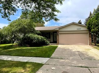 3297 Wolverine Dr, Troy, MI