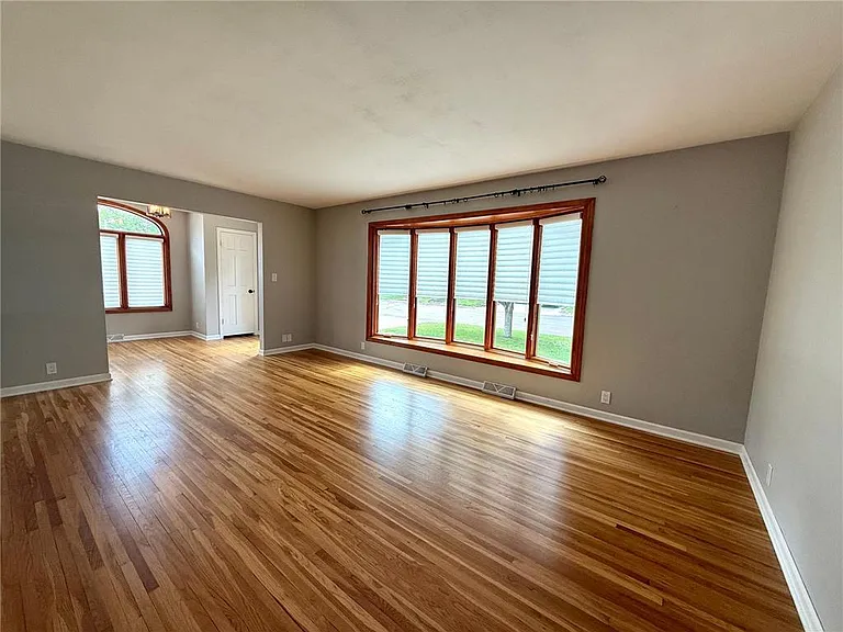 225 Sunrise Blvd — Photo 5