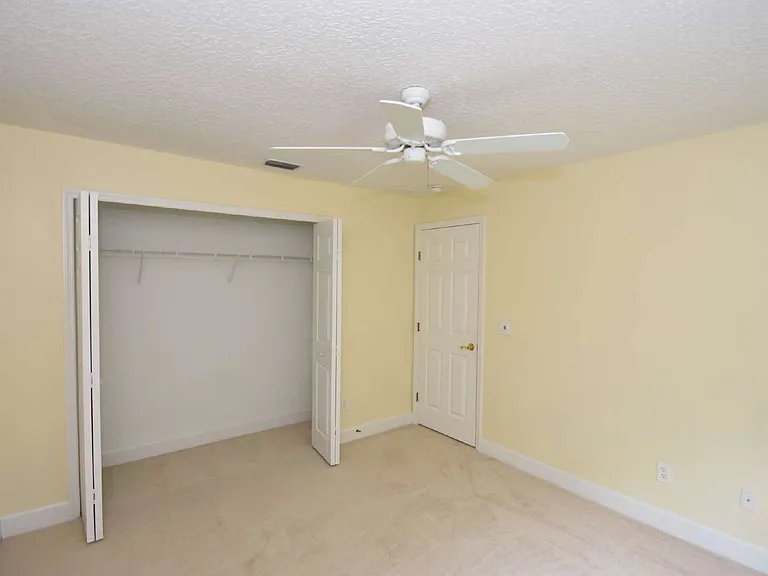 1216 Hampstead Ln — Photo 27