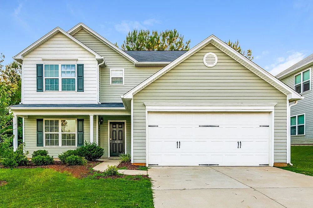 4 bed, 2.5 bath, 2603 sqft, $2,445 — Photo 1