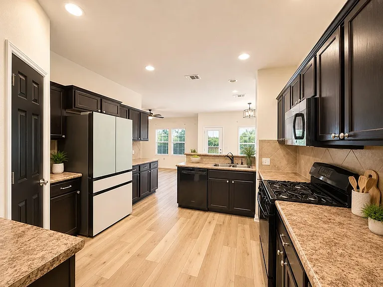 202 Mossberg Ln — Photo 4