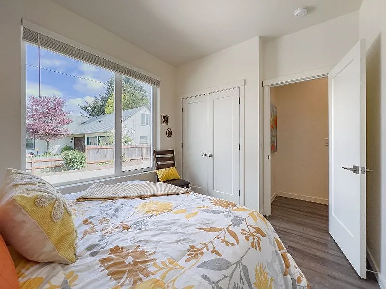 595 Silver Ln — Photo 29