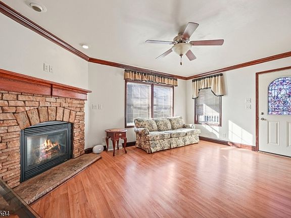 5th image of 471 Kenbury Rd