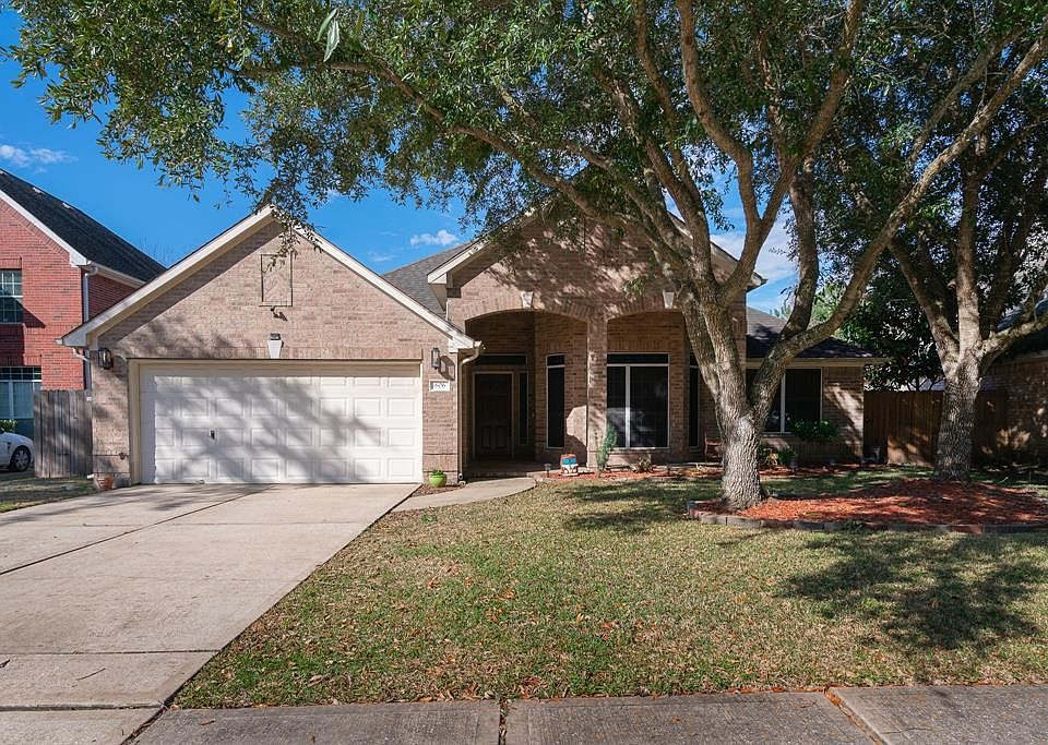 1st image of 606 Canyon Crest Dr