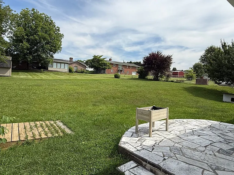 607 Ridgeview Dr — Photo 5
