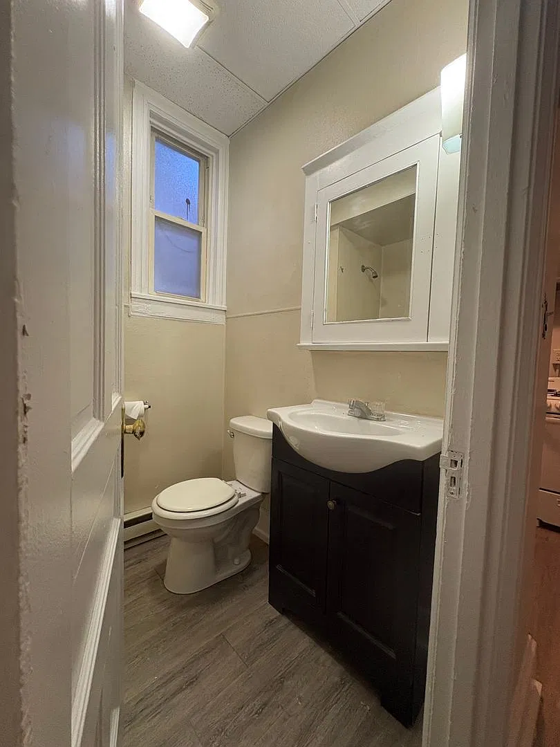 311 East King — Photo 4