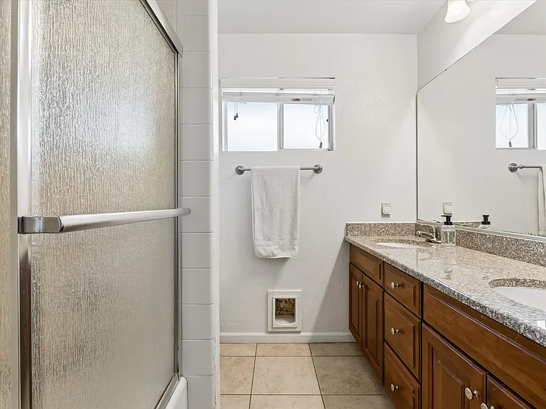 719 E Erie Dr — Photo 21