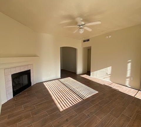 3rd image of 3420 E Flower St #3