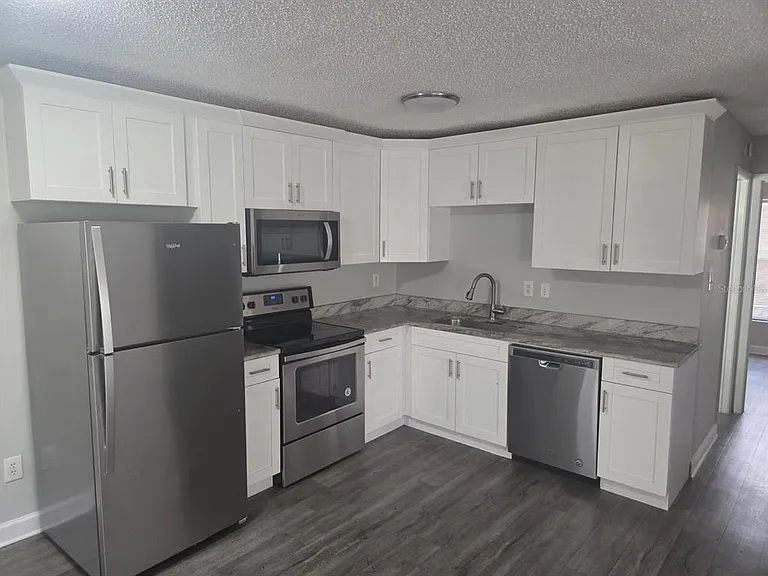 2322 W Saint John St #A — Photo 4